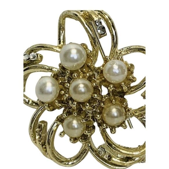 Women’s Faux White Pearl 3D Shimmering Rhinestone Gold Tone Flower Brooch Pin 2” - Picture 5 of 7